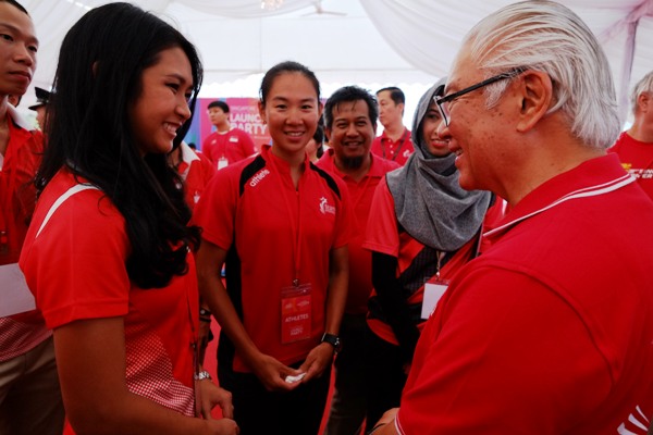 President Tony Tan Keng Yam meeting Gold Medalist Janine Khoo equestrian and Gold Medalist Dinah